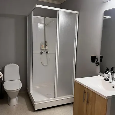 Liten Kjellerleilighet I Rolig Boligfelt * Tromsø